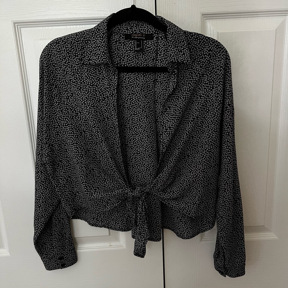 Long sleeve b&w tie front top